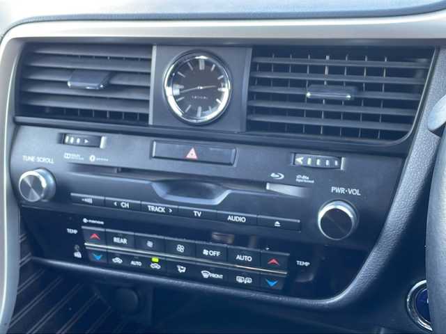 レクサス ＲＸ 450hL 徳島県 2018(平30)年 9.8万km ソニッククォーツ 純正ナビ/（Bluetooth/フルセグ/CD/DVD/AM/FM/SD/USB/AUX）/アラウンドビューモニター/黒革シート/レーダークルーズコントロール/1.2列目シートヒーター/シートベンチレーション（D+N席）/パワーシート（D+N席）/D席メモリー機能付き/ステアリングヒーター/パワーバックドア/ブラインドスポットモニター〔BSM〕/レーンキープアシスト〔LKA〕/クリアランスソナー/後席サンシェード/ヘッドアップディスプレイ〔HUD〕/三眼LEDヘッドライト/オートハイビーム/フォグライト/ドライブレコーダー/純正AW/純正フロアマット/ETC2.0/カードキー