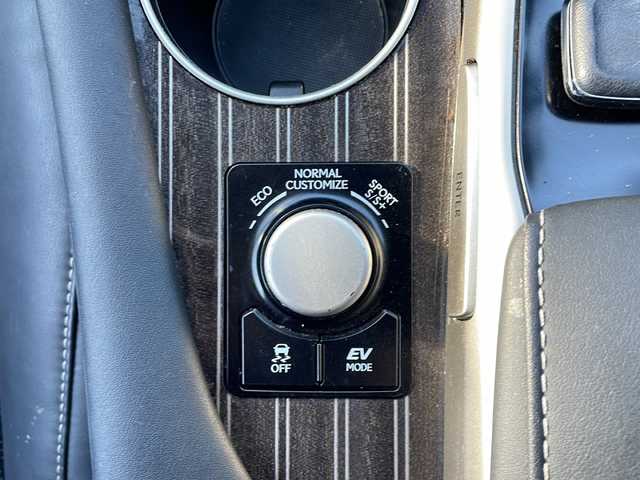 レクサス ＲＸ 450hL 徳島県 2018(平30)年 9.8万km ソニッククォーツ 純正ナビ/（Bluetooth/フルセグ/CD/DVD/AM/FM/SD/USB/AUX）/アラウンドビューモニター/黒革シート/レーダークルーズコントロール/1.2列目シートヒーター/シートベンチレーション（D+N席）/パワーシート（D+N席）/D席メモリー機能付き/ステアリングヒーター/パワーバックドア/ブラインドスポットモニター〔BSM〕/レーンキープアシスト〔LKA〕/クリアランスソナー/後席サンシェード/ヘッドアップディスプレイ〔HUD〕/三眼LEDヘッドライト/オートハイビーム/フォグライト/ドライブレコーダー/純正AW/純正フロアマット/ETC2.0/カードキー