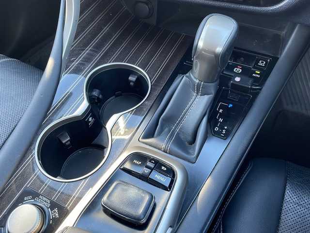 レクサス ＲＸ 450hL 徳島県 2018(平30)年 9.8万km ソニッククォーツ 純正ナビ/（Bluetooth/フルセグ/CD/DVD/AM/FM/SD/USB/AUX）/アラウンドビューモニター/黒革シート/レーダークルーズコントロール/1.2列目シートヒーター/シートベンチレーション（D+N席）/パワーシート（D+N席）/D席メモリー機能付き/ステアリングヒーター/パワーバックドア/ブラインドスポットモニター〔BSM〕/レーンキープアシスト〔LKA〕/クリアランスソナー/後席サンシェード/ヘッドアップディスプレイ〔HUD〕/三眼LEDヘッドライト/オートハイビーム/フォグライト/ドライブレコーダー/純正AW/純正フロアマット/ETC2.0/カードキー