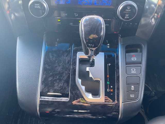 トヨタ ヴェルファイア Z ゴールデンアイズ 兵庫県 2020(令2)年 6.4万km ブラック 純正ナビ（Bluetooth/DVD）/・フルセグTV/バックカメラ/クリアランスソナー　/パーキングサポートブレーキ/衝突軽減システム/レーンアシスト/オートライト/ステアリングスイッチ/3列シート/ウォークスルー/オットマン/フリップダウンモニター/ECOモード/SOS機能/ビルトインETC