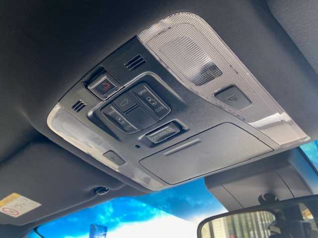 トヨタ ヴェルファイア Z ゴールデンアイズ 兵庫県 2020(令2)年 6.4万km ブラック 純正ナビ（Bluetooth/DVD）/・フルセグTV/バックカメラ/クリアランスソナー　/パーキングサポートブレーキ/衝突軽減システム/レーンアシスト/オートライト/ステアリングスイッチ/3列シート/ウォークスルー/オットマン/フリップダウンモニター/ECOモード/SOS機能/ビルトインETC