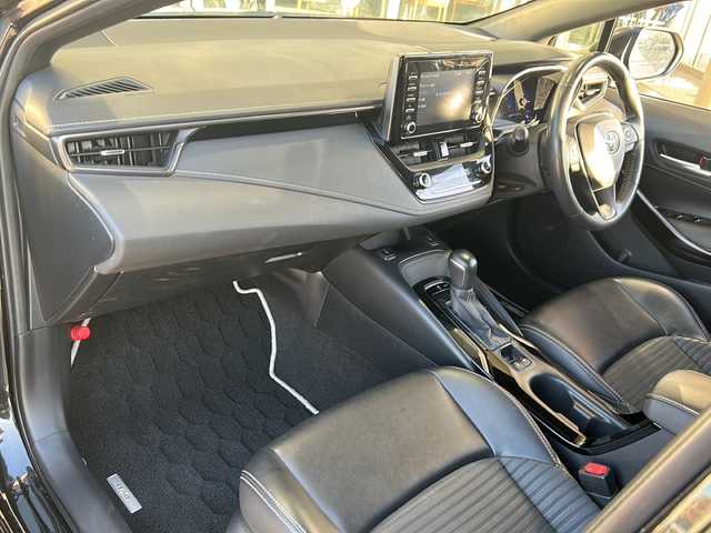 トヨタ カローラツーリング ダブルバイビー 静岡県 2020(令2)年 3.2万km ブラックマイカ ディスプレイオーディオ/バックカメラ/合皮レザーシート/シートヒーターD＋N席/ハンドルヒーター/ドライブレコーダー/追従ありクルーズコントロール/RSA/W＋サイドエアバッグ/カーテンエアバッグ/コーナーセンサー/ETC/LEDヘッドライト/フォグランプ/スマートキー/スペアキー×１/パーキングサポートブレーキ