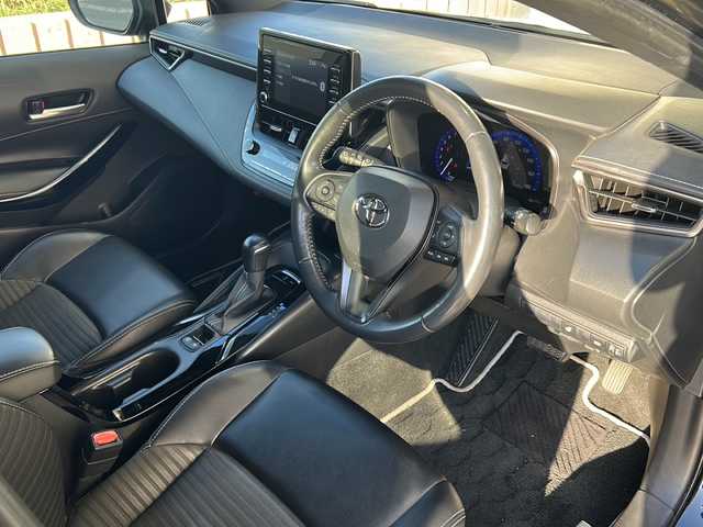 トヨタ カローラツーリング ダブルバイビー 静岡県 2020(令2)年 3.2万km ブラックマイカ ディスプレイオーディオ/バックカメラ/合皮レザーシート/シートヒーターD＋N席/ハンドルヒーター/ドライブレコーダー/追従ありクルーズコントロール/RSA/W＋サイドエアバッグ/カーテンエアバッグ/コーナーセンサー/ETC/LEDヘッドライト/フォグランプ/スマートキー/スペアキー×１/パーキングサポートブレーキ