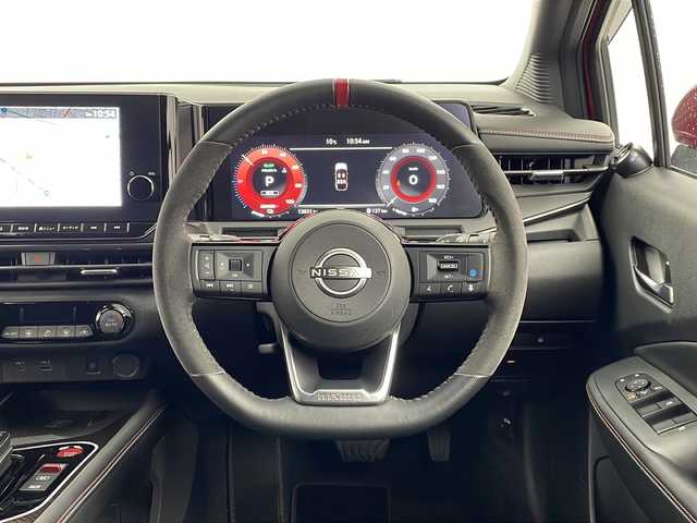 日産 オーラ ニスモ 栃木県 2023(令5)年 1.4万km ガーネットレッド/スーパーブラック 2トーン 純正ナビ　/（BT/フルセグ/Android Auto/AM/FM）/衝突軽減システム　/標識認識機能　/後退時車両検知警報　/横滑り防止　/レーダークルーズコントロール　/インテリジェントルームミラー　/ワイヤレス充電　/ＥＴＣ　/ドライブレコーダー/電動格納ミラー/純正アルミホイール/純正フロアマット/ステアリングスイッチ/プッシュスタート/スペアキー　/スマートキー