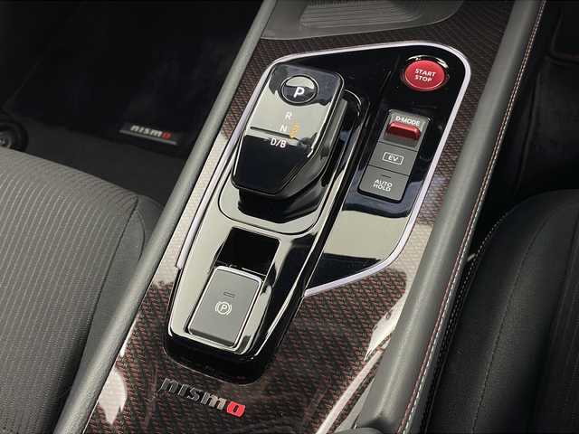 日産 オーラ ニスモ 栃木県 2023(令5)年 1.4万km ガーネットレッド/スーパーブラック 2トーン 純正ナビ　/（BT/フルセグ/Android Auto/AM/FM）/衝突軽減システム　/標識認識機能　/後退時車両検知警報　/横滑り防止　/レーダークルーズコントロール　/インテリジェントルームミラー　/ワイヤレス充電　/ＥＴＣ　/ドライブレコーダー/電動格納ミラー/純正アルミホイール/純正フロアマット/ステアリングスイッチ/プッシュスタート/スペアキー　/スマートキー