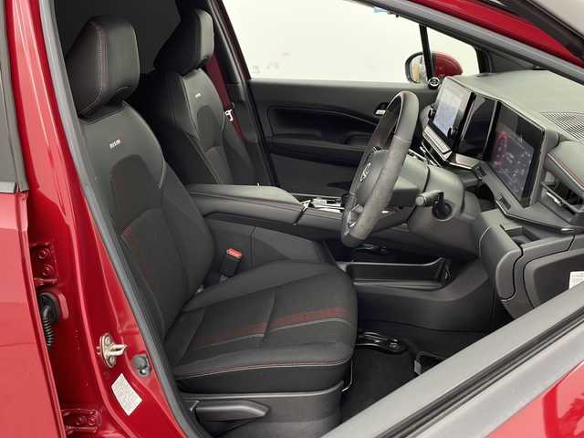 日産 オーラ ニスモ 栃木県 2023(令5)年 1.4万km ガーネットレッド/スーパーブラック 2トーン 純正ナビ　/（BT/フルセグ/Android Auto/AM/FM）/衝突軽減システム　/標識認識機能　/後退時車両検知警報　/横滑り防止　/レーダークルーズコントロール　/インテリジェントルームミラー　/ワイヤレス充電　/ＥＴＣ　/ドライブレコーダー/電動格納ミラー/純正アルミホイール/純正フロアマット/ステアリングスイッチ/プッシュスタート/スペアキー　/スマートキー