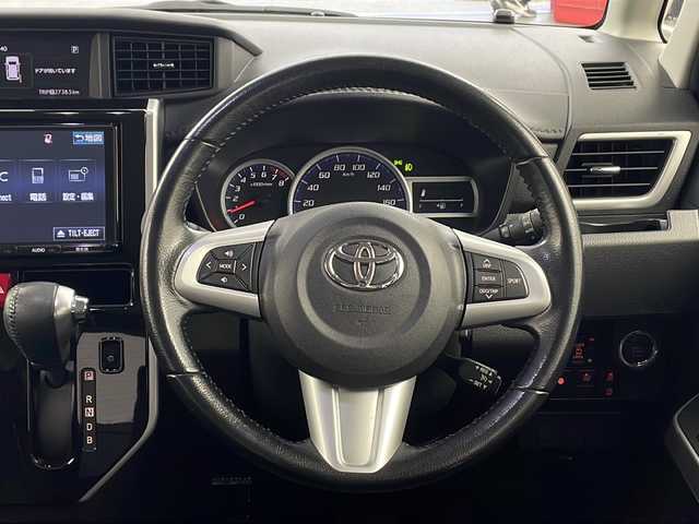 トヨタ タンク カスタムG－T 兵庫県 2017(平29)年 6.9万km レーザーブルークリスタルシャイン ・純正9インチナビ（NSZT-Y66T）/CD/DVD/SD/TV/Bluetooth/・バックカメラ/・ETC/・純正ドライブレコーダー/・クルーズコントロール/・スマートアシストII/衝突回避支援ブレーキ機能/衝突警報機能/車線逸脱警報機能/誤発進抑制制御機能/後方誤発進抑制制御機能/先行車発進お知らせ機能/・ＬＥＤヘッドライト/・オートライト/・フォグランプ/・両側パワースライドドア/・アイドリングストップ/・純正15インチアルミホイール/・純正フロアマット/・スマートキー/・プッシュスタート