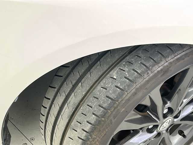 トヨタ カローラツーリング ハイブリッド ダブルバイビー 宮城県 2021(令3)年 6.8万km ホワイトパールクリスタルシャイン 禁煙車/トヨタセーフティーセンス/・プリクラッシュセーフティーシステム/・パーキングサポートブレーキ/・リアクロストラフィックアラート/・ロードサインアシスト/・レーダークルーズコントロール/・オートマチックハイビーム/ブラインドスポットモニター/純正9インチディスプレイオーディオ/（BT.CD.DVD.Applecarplay.AndroidAuto）/バックカメラ/フルセグテレビ/ビルトインETC/前後ドライブレコーダー/前席シートヒーター/ハーフレザーシート/ステアリングヒーター/電動パーキングブレーキ/AUTOHOLD/革巻きステアリング/ステアリングスイッチ/プッシュスタート/スマートキー/純正フロアマット/LEDヘッドライト/純正17インチアルミホイール/横滑り防止機能/アイドリングストップ/クリアランスソナー