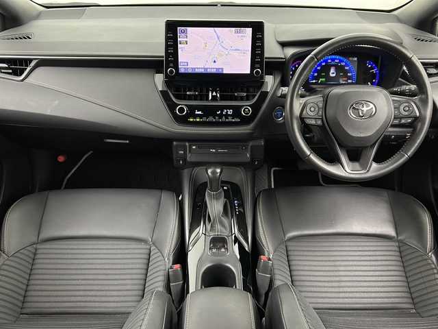 トヨタ カローラツーリング ハイブリッド ダブルバイビー 宮城県 2021(令3)年 6.8万km ホワイトパールクリスタルシャイン 禁煙車/トヨタセーフティーセンス/・プリクラッシュセーフティーシステム/・パーキングサポートブレーキ/・リアクロストラフィックアラート/・ロードサインアシスト/・レーダークルーズコントロール/・オートマチックハイビーム/ブラインドスポットモニター/純正9インチディスプレイオーディオ/（BT.CD.DVD.Applecarplay.AndroidAuto）/バックカメラ/フルセグテレビ/ビルトインETC/前後ドライブレコーダー/前席シートヒーター/ハーフレザーシート/ステアリングヒーター/電動パーキングブレーキ/AUTOHOLD/革巻きステアリング/ステアリングスイッチ/プッシュスタート/スマートキー/純正フロアマット/LEDヘッドライト/純正17インチアルミホイール/横滑り防止機能/アイドリングストップ/クリアランスソナー