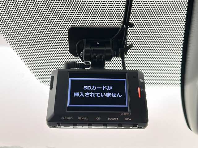 トヨタ カローラツーリング ハイブリッド ダブルバイビー 宮城県 2021(令3)年 6.8万km ホワイトパールクリスタルシャイン 禁煙車/トヨタセーフティーセンス/・プリクラッシュセーフティーシステム/・パーキングサポートブレーキ/・リアクロストラフィックアラート/・ロードサインアシスト/・レーダークルーズコントロール/・オートマチックハイビーム/ブラインドスポットモニター/純正9インチディスプレイオーディオ/（BT.CD.DVD.Applecarplay.AndroidAuto）/バックカメラ/フルセグテレビ/ビルトインETC/前後ドライブレコーダー/前席シートヒーター/ハーフレザーシート/ステアリングヒーター/電動パーキングブレーキ/AUTOHOLD/革巻きステアリング/ステアリングスイッチ/プッシュスタート/スマートキー/純正フロアマット/LEDヘッドライト/純正17インチアルミホイール/横滑り防止機能/アイドリングストップ/クリアランスソナー