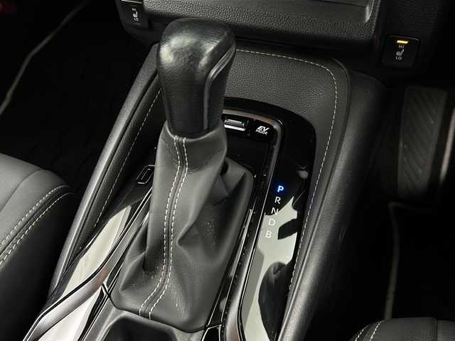 トヨタ カローラツーリング ハイブリッド ダブルバイビー 宮城県 2021(令3)年 6.8万km ホワイトパールクリスタルシャイン 禁煙車/トヨタセーフティーセンス/・プリクラッシュセーフティーシステム/・パーキングサポートブレーキ/・リアクロストラフィックアラート/・ロードサインアシスト/・レーダークルーズコントロール/・オートマチックハイビーム/ブラインドスポットモニター/純正9インチディスプレイオーディオ/（BT.CD.DVD.Applecarplay.AndroidAuto）/バックカメラ/フルセグテレビ/ビルトインETC/前後ドライブレコーダー/前席シートヒーター/ハーフレザーシート/ステアリングヒーター/電動パーキングブレーキ/AUTOHOLD/革巻きステアリング/ステアリングスイッチ/プッシュスタート/スマートキー/純正フロアマット/LEDヘッドライト/純正17インチアルミホイール/横滑り防止機能/アイドリングストップ/クリアランスソナー