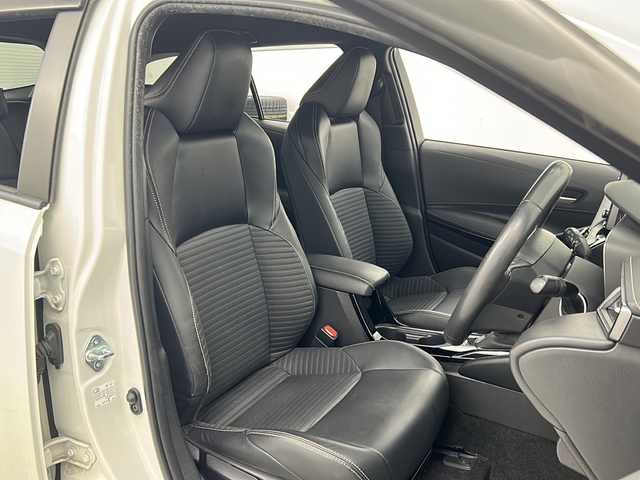 トヨタ カローラツーリング ハイブリッド ダブルバイビー 宮城県 2021(令3)年 6.8万km ホワイトパールクリスタルシャイン 禁煙車/トヨタセーフティーセンス/・プリクラッシュセーフティーシステム/・パーキングサポートブレーキ/・リアクロストラフィックアラート/・ロードサインアシスト/・レーダークルーズコントロール/・オートマチックハイビーム/ブラインドスポットモニター/純正9インチディスプレイオーディオ/（BT.CD.DVD.Applecarplay.AndroidAuto）/バックカメラ/フルセグテレビ/ビルトインETC/前後ドライブレコーダー/前席シートヒーター/ハーフレザーシート/ステアリングヒーター/電動パーキングブレーキ/AUTOHOLD/革巻きステアリング/ステアリングスイッチ/プッシュスタート/スマートキー/純正フロアマット/LEDヘッドライト/純正17インチアルミホイール/横滑り防止機能/アイドリングストップ/クリアランスソナー