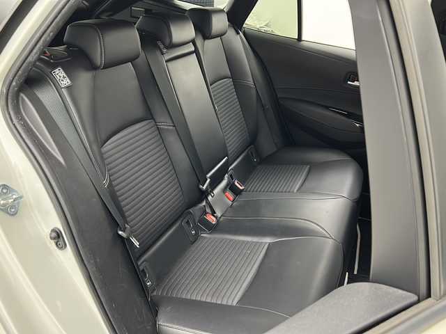 トヨタ カローラツーリング ハイブリッド ダブルバイビー 宮城県 2021(令3)年 6.8万km ホワイトパールクリスタルシャイン 禁煙車/トヨタセーフティーセンス/・プリクラッシュセーフティーシステム/・パーキングサポートブレーキ/・リアクロストラフィックアラート/・ロードサインアシスト/・レーダークルーズコントロール/・オートマチックハイビーム/ブラインドスポットモニター/純正9インチディスプレイオーディオ/（BT.CD.DVD.Applecarplay.AndroidAuto）/バックカメラ/フルセグテレビ/ビルトインETC/前後ドライブレコーダー/前席シートヒーター/ハーフレザーシート/ステアリングヒーター/電動パーキングブレーキ/AUTOHOLD/革巻きステアリング/ステアリングスイッチ/プッシュスタート/スマートキー/純正フロアマット/LEDヘッドライト/純正17インチアルミホイール/横滑り防止機能/アイドリングストップ/クリアランスソナー