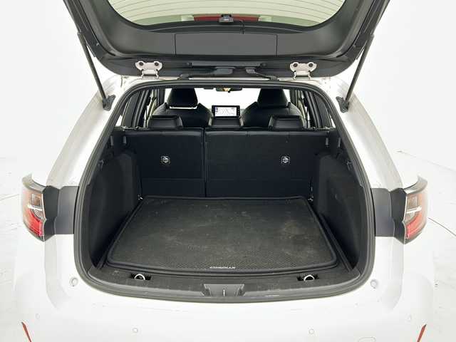 トヨタ カローラツーリング ハイブリッド ダブルバイビー 宮城県 2021(令3)年 6.8万km ホワイトパールクリスタルシャイン 禁煙車/トヨタセーフティーセンス/・プリクラッシュセーフティーシステム/・パーキングサポートブレーキ/・リアクロストラフィックアラート/・ロードサインアシスト/・レーダークルーズコントロール/・オートマチックハイビーム/ブラインドスポットモニター/純正9インチディスプレイオーディオ/（BT.CD.DVD.Applecarplay.AndroidAuto）/バックカメラ/フルセグテレビ/ビルトインETC/前後ドライブレコーダー/前席シートヒーター/ハーフレザーシート/ステアリングヒーター/電動パーキングブレーキ/AUTOHOLD/革巻きステアリング/ステアリングスイッチ/プッシュスタート/スマートキー/純正フロアマット/LEDヘッドライト/純正17インチアルミホイール/横滑り防止機能/アイドリングストップ/クリアランスソナー