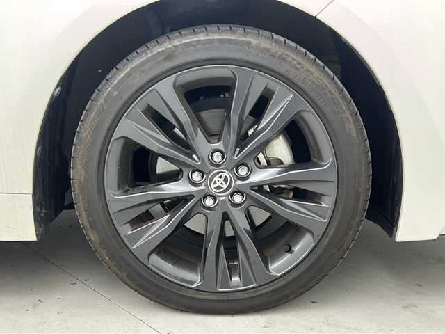 トヨタ カローラツーリング ハイブリッド ダブルバイビー 宮城県 2021(令3)年 6.8万km ホワイトパールクリスタルシャイン 禁煙車/トヨタセーフティーセンス/・プリクラッシュセーフティーシステム/・パーキングサポートブレーキ/・リアクロストラフィックアラート/・ロードサインアシスト/・レーダークルーズコントロール/・オートマチックハイビーム/ブラインドスポットモニター/純正9インチディスプレイオーディオ/（BT.CD.DVD.Applecarplay.AndroidAuto）/バックカメラ/フルセグテレビ/ビルトインETC/前後ドライブレコーダー/前席シートヒーター/ハーフレザーシート/ステアリングヒーター/電動パーキングブレーキ/AUTOHOLD/革巻きステアリング/ステアリングスイッチ/プッシュスタート/スマートキー/純正フロアマット/LEDヘッドライト/純正17インチアルミホイール/横滑り防止機能/アイドリングストップ/クリアランスソナー