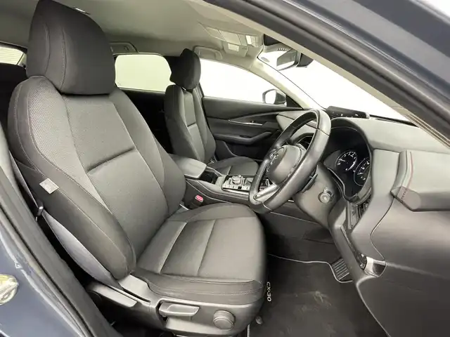 マツダ ＣＸ－３０ 20S ブラックトーンED 熊本県 2022(令4)年 4.4万km ポリメタルグレーM 禁煙車　/純正8.8インチナビ（ＣＤ・ＤＶＤ・フルセグ・ＢＴ・ＳＤ・ＡｐｐｌＣａｒＰｌａｙ・USB）/全周囲カメラ　/純正前後ドライブレコーダー　/ＥＴＣ　/レーダークルーズコントロール　/レーンキープアシスト/横滑り防止/アイドリングストップ/前後クリアランスソナー/ブラインドスポットモニター/パワーバックドア/ヘッドアップディスプレイ/純正フロアマット/純正１８インチAW/オートライト/オートマチックハイビーム/LEDヘッドライト/スマートキー