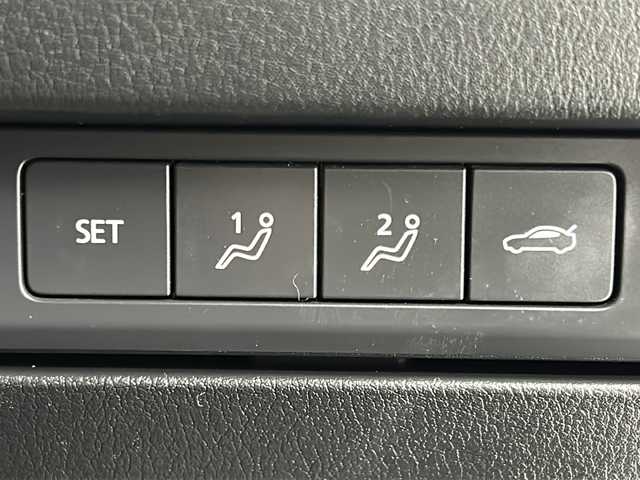 マツダ マツダ３セダン 宮城県 2019(令1)年 6.4万km ジェットブラックマイカ 禁煙車/i-ACTIVSENSE/・スマートブレーキサポート/・ブラインドスポットモニター/・アダプティブLEDヘッドライト/・クルージング＆トラフィックサポート/・マツダレーダークルーズコントロール/・レーンキープアシストシステム/・アイストップ/・トラクションコントロールシステム/ヘッドアップディスプレイ/マツダコネクトナビ/（BT.AM.FM.CD.DVD.USB.HDMI）/全周囲カメラ/フルセグテレビ/電動パーキングブレーキ/AUTOHOLD/ETC/前席シートヒーター/運転席パワーシート/シートメモリー/ステアリングヒーター/パドルシフト/革巻きステアリング/ステアリングスイッチ/プッシュスタート/スマートキー/純正18インチアルミホイール/LEDヘッドライト