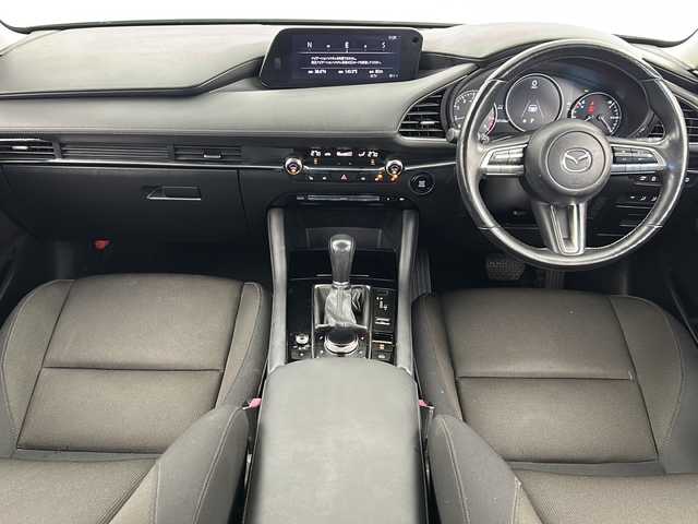 マツダ マツダ３セダン 宮城県 2019(令1)年 6.4万km ジェットブラックマイカ 禁煙車/i-ACTIVSENSE/・スマートブレーキサポート/・ブラインドスポットモニター/・アダプティブLEDヘッドライト/・クルージング＆トラフィックサポート/・マツダレーダークルーズコントロール/・レーンキープアシストシステム/・アイストップ/・トラクションコントロールシステム/ヘッドアップディスプレイ/マツダコネクトナビ/（BT.AM.FM.CD.DVD.USB.HDMI）/全周囲カメラ/フルセグテレビ/電動パーキングブレーキ/AUTOHOLD/ETC/前席シートヒーター/運転席パワーシート/シートメモリー/ステアリングヒーター/パドルシフト/革巻きステアリング/ステアリングスイッチ/プッシュスタート/スマートキー/純正18インチアルミホイール/LEDヘッドライト