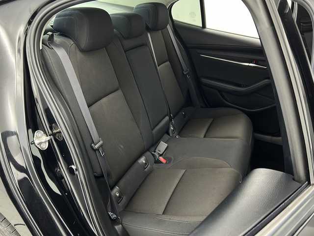 マツダ マツダ３セダン 宮城県 2019(令1)年 6.4万km ジェットブラックマイカ 禁煙車/i-ACTIVSENSE/・スマートブレーキサポート/・ブラインドスポットモニター/・アダプティブLEDヘッドライト/・クルージング＆トラフィックサポート/・マツダレーダークルーズコントロール/・レーンキープアシストシステム/・アイストップ/・トラクションコントロールシステム/ヘッドアップディスプレイ/マツダコネクトナビ/（BT.AM.FM.CD.DVD.USB.HDMI）/全周囲カメラ/フルセグテレビ/電動パーキングブレーキ/AUTOHOLD/ETC/前席シートヒーター/運転席パワーシート/シートメモリー/ステアリングヒーター/パドルシフト/革巻きステアリング/ステアリングスイッチ/プッシュスタート/スマートキー/純正18インチアルミホイール/LEDヘッドライト