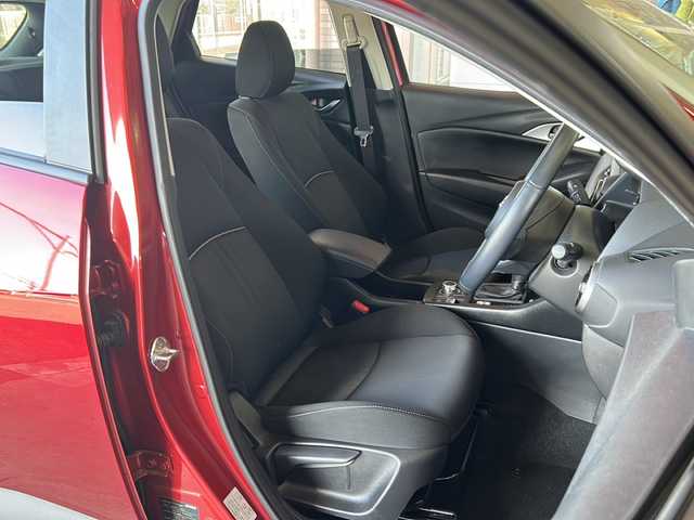 マツダ ＣＸ－３ 15S ツーリング 静岡県 2023(令5)年 2.1万km ソウルレッドクリスタルM 純正ナビ（FM AM aha Stitcher Bluetooth USB CD AUX DVD フルセグTV）/全方位カメラ/バックカメラ/ドライブレコーダー/MTモード付きAT/BSM/電動パーキング/オートホールド/ステアリングリモコン/前後コーナーセンサー/純正アルミホイール/W＋サイドエアバッグ/カーテンエアバッグ/LEDヘッドライト/スマートキー/スペアキー×１/プッシュスタート