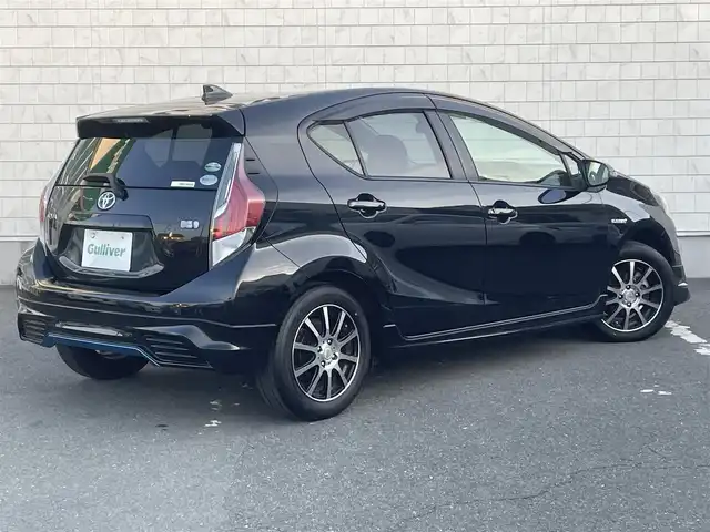 トヨタ アクア S 愛知県 2015(平27)年 7.3万km ブラックマイカ モデリスタエアロ　/社外ナビ　/フルセグＴＶ　/Ｂｌｕｅｔｏｏｔｈ　/ＥＴＣ　/純正フロアマット　/オートライト　/ＣＤ　/ＤＶＤ　/ＵＳＢ　/スマートキー　/社外アルミホイール