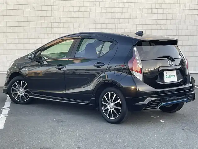 トヨタ アクア S 愛知県 2015(平27)年 7.3万km ブラックマイカ モデリスタエアロ　/社外ナビ　/フルセグＴＶ　/Ｂｌｕｅｔｏｏｔｈ　/ＥＴＣ　/純正フロアマット　/オートライト　/ＣＤ　/ＤＶＤ　/ＵＳＢ　/スマートキー　/社外アルミホイール