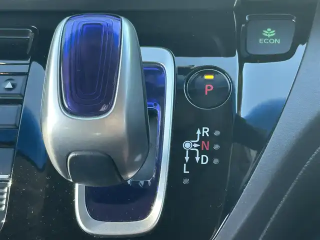 ホンダ フリード ハイブリット G ホンダセンシング 熊本県 2017(平29)年 6.1万km コバルトブルーパール 【DNクレーム無効】/純正SDナビ/フルセグTV/BT/AM/FM/DVD/バックカメラ/ホンダセンシング/・CMBS/・ACC/・先行発進/・路外逸脱抑制システム/レーンキープアシスト/標識認識システム/オートライト/クリアランスソナー/車両接近警告/ステアリングスイッチ/電動格納ミラー/・ウィンカーミラー/ドアバイザー/両側パワースライドドア/ドライブレコーダー/ビルトインETC/プッシュスタート/スマートキー