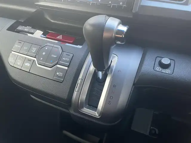 ホンダ ステップワゴン スパーダ Z クールスピリット 千葉県 2013(平25)年 9.5万km プレミアムスパークルブラックパール (株)IDOMが運営する【じしゃロン八千代店】の自社ローン対象車両になります。こちらは現金またはオートローンご利用時の価格です。自社ローンご希望の方は別途その旨お申付け下さい。/純正ナビ（VXM-135VFNi）/ビルトインETC/バックカメラ/クルーズコントロール/ステアリングリモコン/パドルシフト/両側パワースライドドア/純正アルミホイール/ドアバイザー/ウインカーミラー/フォグランプ/オートライト