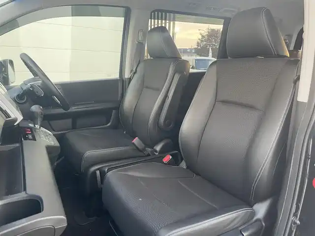 ホンダ ステップワゴン スパーダ Z クールスピリット 千葉県 2013(平25)年 9.5万km プレミアムスパークルブラックパール (株)IDOMが運営する【じしゃロン八千代店】の自社ローン対象車両になります。こちらは現金またはオートローンご利用時の価格です。自社ローンご希望の方は別途その旨お申付け下さい。/純正ナビ（VXM-135VFNi）/ビルトインETC/バックカメラ/クルーズコントロール/ステアリングリモコン/パドルシフト/両側パワースライドドア/純正アルミホイール/ドアバイザー/ウインカーミラー/フォグランプ/オートライト