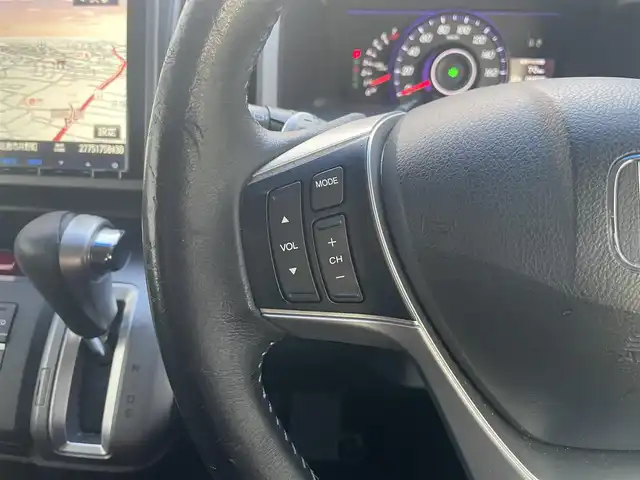 ホンダ ステップワゴン スパーダ Z クールスピリット 千葉県 2013(平25)年 9.5万km プレミアムスパークルブラックパール (株)IDOMが運営する【じしゃロン八千代店】の自社ローン対象車両になります。こちらは現金またはオートローンご利用時の価格です。自社ローンご希望の方は別途その旨お申付け下さい。/純正ナビ（VXM-135VFNi）/ビルトインETC/バックカメラ/クルーズコントロール/ステアリングリモコン/パドルシフト/両側パワースライドドア/純正アルミホイール/ドアバイザー/ウインカーミラー/フォグランプ/オートライト