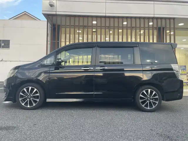 ホンダ ステップワゴン スパーダ Z クールスピリット 千葉県 2013(平25)年 9.5万km プレミアムスパークルブラックパール (株)IDOMが運営する【じしゃロン八千代店】の自社ローン対象車両になります。こちらは現金またはオートローンご利用時の価格です。自社ローンご希望の方は別途その旨お申付け下さい。/純正ナビ（VXM-135VFNi）/ビルトインETC/バックカメラ/クルーズコントロール/ステアリングリモコン/パドルシフト/両側パワースライドドア/純正アルミホイール/ドアバイザー/ウインカーミラー/フォグランプ/オートライト