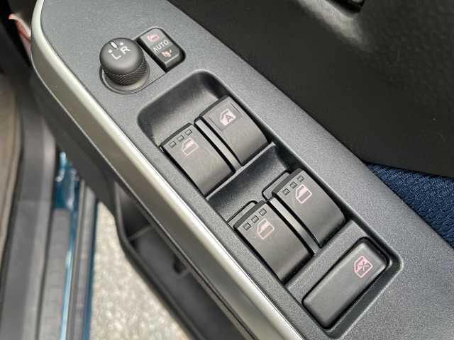 ダイハツ トール カスタムG リミテッド SAⅢ 千葉県 2019(令1)年 4.3万km レーザーブルークリスタルシャイン 純正メモリナビ/(フルセグTV/BT/CD/DVD/FM/AM)/全周囲カメラ/ナビ連動ドライブレコーダー前後/衝突被害軽減システム/車線逸脱警報/クルーズコントロール/両側パワースライドドア/横滑り防止装置/ビルトインETC/アイドリングストップ/LEDヘッドライト/フォグランプ/オートライト/ウィンカーミラー/電動格納ミラー/純正14インチAW/シートヒーター/シートリフター/プッシュスタート/スマートキー/フロアマット