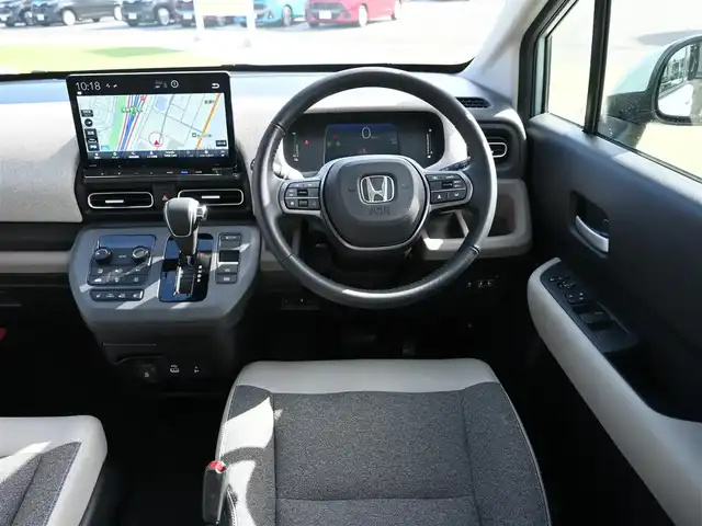 ホンダ フリード ハイブリット e:HEV AIR EX 千葉県 2024(令6)年 0.8万km フィヨルドミストパール ホンダセンシング/・衝突軽減ブレーキ（CMBS）/・車線維持支援システム（LKAS）/・アダプティブクルーズコントロール（ACC）/・誤発進抑制機能/・後方誤発進抑制機能/・ブラインドスポットインフォメーション/両側パワースライドドア/ハーフレザーシート/前席シートヒーター/11.4インチホンダコネクトナビ/地デジTV/【DVD/CD再生機能　Bluetooth接続】/マルチビューカメラシステム/ドライブレコーダー（前後撮影）【DRH-254SF】/ステアリングスイッチ/ETC（2.0）/LEDヘッドライト/ウインカーミラー/コーナーセンサー/純正15インチアルミホイル/サイド/カーテンエアバッグ/Honda スマートキー