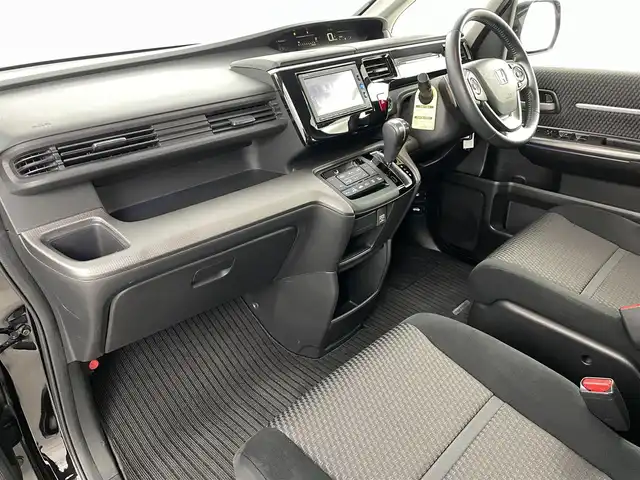 ホンダ ステップワゴン 福島県 2016(平28)年 4.9万km プレミアムスパークルブラックパール ホンダセンシング/・衝突軽減ブレーキ（CMBS）/・誤発進抑制機能/・アダプティブクルーズコントロール（ACC）/・車線維持支援システムシステム（LKAS）/純正ナビ　/型式:VXM-174VFXi/【CD/DVD/FM/AM/BT/フルセグＴＶ】/・バックカメラ/・ＥＴＣ/・ドライブレコーダー/両側パワースライドドア/わくわくゲート/LEDヘッドライト/スマートキー/・プッシュスタート/純正フロアマット/アイドリングストップ