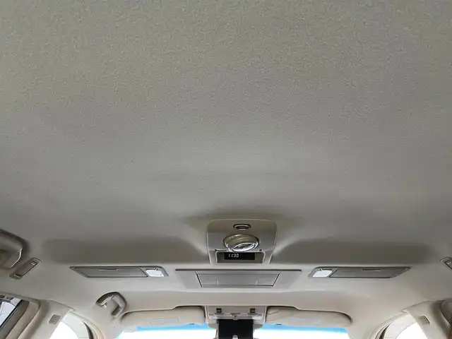 日産 プレジデント ソブリン 群馬県 2010(平22)年 5.7万km ブレードシルバー 純正ＨＤＤナビ　/フリップダウンモニター　/バックカメラ　/後席シートヒーター　/全席パワーシート　/後席マッサージ機能　/白レザーシート　/白＋木目調内装　/クルーズコントロール　/純正１６型ＡＷ　/純正フロアマット/電動格納ミラー/本革ステアリング/スマートキー/ドライブモード切替/シートセットポジションメモリー/純正ビルトインETC/パワーステアリング/１００V充電