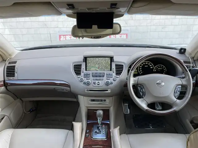 日産 プレジデント ソブリン 群馬県 2010(平22)年 5.7万km ブレードシルバー 純正ＨＤＤナビ　/フリップダウンモニター　/バックカメラ　/後席シートヒーター　/全席パワーシート　/後席マッサージ機能　/白レザーシート　/白＋木目調内装　/クルーズコントロール　/純正１６型ＡＷ　/純正フロアマット/電動格納ミラー/本革ステアリング/スマートキー/ドライブモード切替/シートセットポジションメモリー/純正ビルトインETC/パワーステアリング/１００V充電