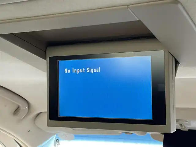 日産 プレジデント ソブリン 群馬県 2010(平22)年 5.7万km ブレードシルバー 純正ＨＤＤナビ　/フリップダウンモニター　/バックカメラ　/後席シートヒーター　/全席パワーシート　/後席マッサージ機能　/白レザーシート　/白＋木目調内装　/クルーズコントロール　/純正１６型ＡＷ　/純正フロアマット/電動格納ミラー/本革ステアリング/スマートキー/ドライブモード切替/シートセットポジションメモリー/純正ビルトインETC/パワーステアリング/１００V充電