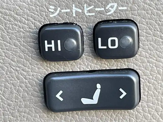 日産 プレジデント ソブリン 群馬県 2010(平22)年 5.7万km ブレードシルバー 純正ＨＤＤナビ　/フリップダウンモニター　/バックカメラ　/後席シートヒーター　/全席パワーシート　/後席マッサージ機能　/白レザーシート　/白＋木目調内装　/クルーズコントロール　/純正１６型ＡＷ　/純正フロアマット/電動格納ミラー/本革ステアリング/スマートキー/ドライブモード切替/シートセットポジションメモリー/純正ビルトインETC/パワーステアリング/１００V充電