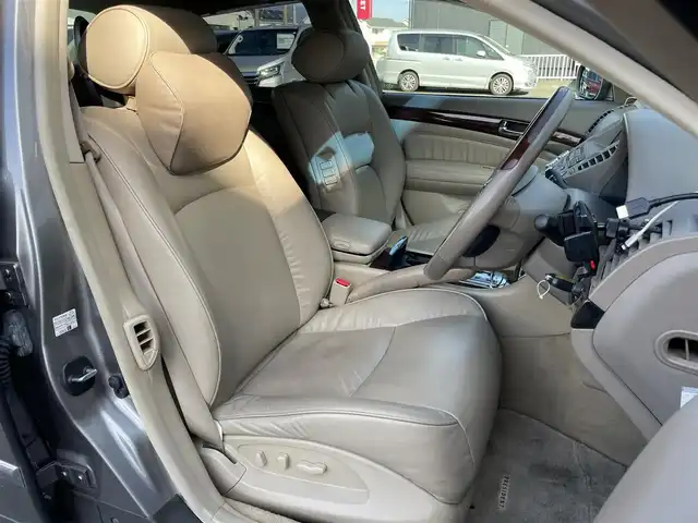 日産 プレジデント ソブリン 群馬県 2010(平22)年 5.7万km ブレードシルバー 純正ＨＤＤナビ　/フリップダウンモニター　/バックカメラ　/後席シートヒーター　/全席パワーシート　/後席マッサージ機能　/白レザーシート　/白＋木目調内装　/クルーズコントロール　/純正１６型ＡＷ　/純正フロアマット/電動格納ミラー/本革ステアリング/スマートキー/ドライブモード切替/シートセットポジションメモリー/純正ビルトインETC/パワーステアリング/１００V充電