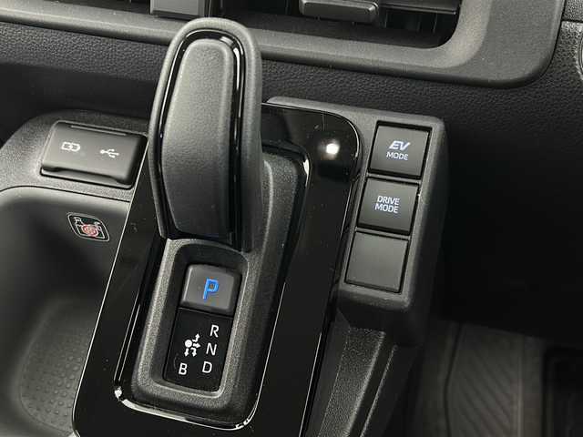 トヨタ シエンタ ハイブリッド Z 宮城県 2022(令4)年 2.4万km ホワイトパールクリスタルシャイン 禁煙車/4WD/両側パワースライドドア/Toyota Safety Sense	/・プリクラッシュセーフティ		/・レーントレーシングアシスト		/・レーダークルーズコントロール/・オートマチックハイビーム/・リヤクロストラフィックアラート/・パーキングサポートブレーキ/・クリアランスソナー/・ブラインドスポットモニター/純正ディスプレイオーディオ/・BT.USB.Miracast/バックカメラ/革巻きステアリング/ステアリングスイッチ/LEDヘッドライト/アイドリングストップ/横滑り防止機能/プッシュスタート/スマートキー/AC100V/ロールサンシェード/純正フロアマッド/純正15インチスチールホイール