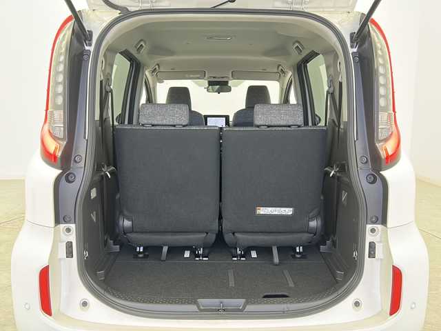 トヨタ シエンタ ハイブリッド Z 宮城県 2022(令4)年 2.4万km ホワイトパールクリスタルシャイン 禁煙車/4WD/両側パワースライドドア/Toyota Safety Sense	/・プリクラッシュセーフティ		/・レーントレーシングアシスト		/・レーダークルーズコントロール/・オートマチックハイビーム/・リヤクロストラフィックアラート/・パーキングサポートブレーキ/・クリアランスソナー/・ブラインドスポットモニター/純正ディスプレイオーディオ/・BT.USB.Miracast/バックカメラ/革巻きステアリング/ステアリングスイッチ/LEDヘッドライト/アイドリングストップ/横滑り防止機能/プッシュスタート/スマートキー/AC100V/ロールサンシェード/純正フロアマッド/純正15インチスチールホイール