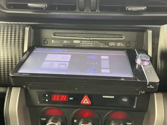 トヨタ ８６ GT 愛知県 2014(平26)年 4.2万km サテンホワイトパール 禁煙車/ワンオーナー/純正７インチナビ/（フルセグＴＶ/ＣＤ/ＤＶＤ/Ｂｌｕｅｔｏｏｔｈ/ＡＭ/ＦＭ）/バックカメラ/ＥＴＣ/パドルシフト/純正１７インチアルミホイール/スマートキー/プッシュスタート/ＨＩＤヘッドライト/フロントフォグランプ/純正フロアマット/横滑り防止装置/オートエアコン/電動格納ミラー