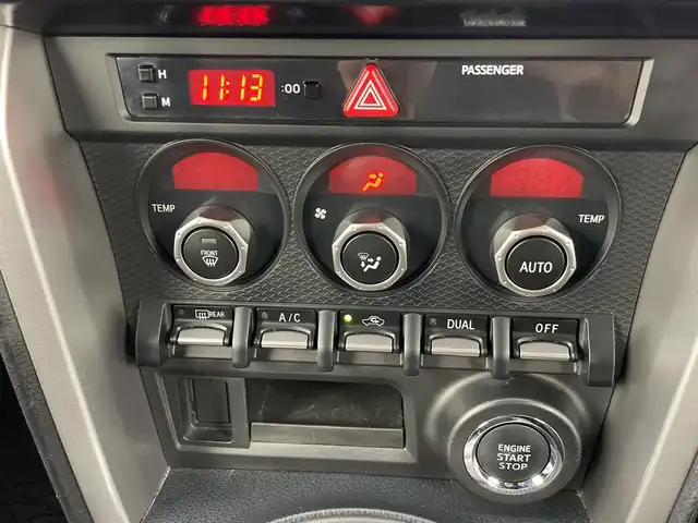 トヨタ ８６ GT 愛知県 2014(平26)年 4.2万km サテンホワイトパール 禁煙車/ワンオーナー/純正７インチナビ/（フルセグＴＶ/ＣＤ/ＤＶＤ/Ｂｌｕｅｔｏｏｔｈ/ＡＭ/ＦＭ）/バックカメラ/ＥＴＣ/パドルシフト/純正１７インチアルミホイール/スマートキー/プッシュスタート/ＨＩＤヘッドライト/フロントフォグランプ/純正フロアマット/横滑り防止装置/オートエアコン/電動格納ミラー