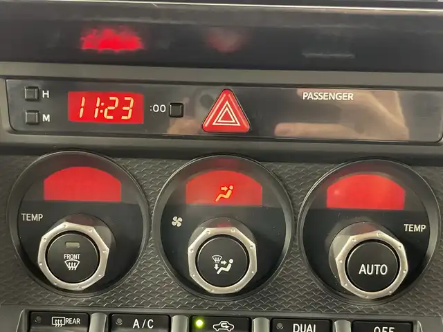 トヨタ ８６ GT 愛知県 2014(平26)年 4.2万km サテンホワイトパール 禁煙車/ワンオーナー/純正７インチナビ/（フルセグＴＶ/ＣＤ/ＤＶＤ/Ｂｌｕｅｔｏｏｔｈ/ＡＭ/ＦＭ）/バックカメラ/ＥＴＣ/パドルシフト/純正１７インチアルミホイール/スマートキー/プッシュスタート/ＨＩＤヘッドライト/フロントフォグランプ/純正フロアマット/横滑り防止装置/オートエアコン/電動格納ミラー