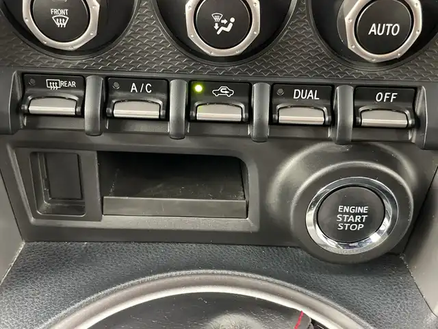 トヨタ ８６ GT 愛知県 2014(平26)年 4.2万km サテンホワイトパール 禁煙車/ワンオーナー/純正７インチナビ/（フルセグＴＶ/ＣＤ/ＤＶＤ/Ｂｌｕｅｔｏｏｔｈ/ＡＭ/ＦＭ）/バックカメラ/ＥＴＣ/パドルシフト/純正１７インチアルミホイール/スマートキー/プッシュスタート/ＨＩＤヘッドライト/フロントフォグランプ/純正フロアマット/横滑り防止装置/オートエアコン/電動格納ミラー