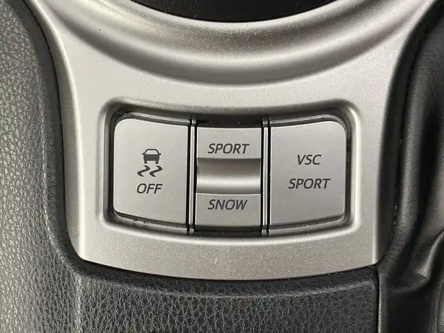 トヨタ ８６ GT 愛知県 2014(平26)年 4.2万km サテンホワイトパール 禁煙車/ワンオーナー/純正７インチナビ/（フルセグＴＶ/ＣＤ/ＤＶＤ/Ｂｌｕｅｔｏｏｔｈ/ＡＭ/ＦＭ）/バックカメラ/ＥＴＣ/パドルシフト/純正１７インチアルミホイール/スマートキー/プッシュスタート/ＨＩＤヘッドライト/フロントフォグランプ/純正フロアマット/横滑り防止装置/オートエアコン/電動格納ミラー