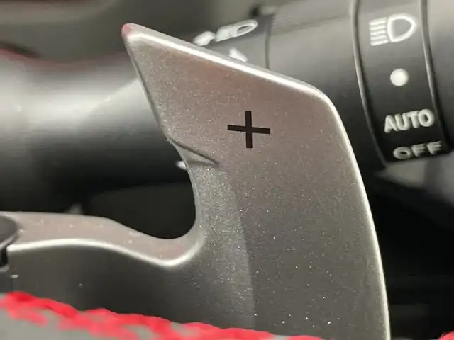 トヨタ ８６ GT 愛知県 2014(平26)年 4.2万km サテンホワイトパール 禁煙車/ワンオーナー/純正７インチナビ/（フルセグＴＶ/ＣＤ/ＤＶＤ/Ｂｌｕｅｔｏｏｔｈ/ＡＭ/ＦＭ）/バックカメラ/ＥＴＣ/パドルシフト/純正１７インチアルミホイール/スマートキー/プッシュスタート/ＨＩＤヘッドライト/フロントフォグランプ/純正フロアマット/横滑り防止装置/オートエアコン/電動格納ミラー