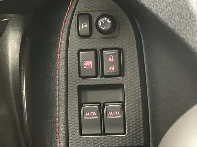 トヨタ ８６ GT 愛知県 2014(平26)年 4.2万km サテンホワイトパール 禁煙車/ワンオーナー/純正７インチナビ/（フルセグＴＶ/ＣＤ/ＤＶＤ/Ｂｌｕｅｔｏｏｔｈ/ＡＭ/ＦＭ）/バックカメラ/ＥＴＣ/パドルシフト/純正１７インチアルミホイール/スマートキー/プッシュスタート/ＨＩＤヘッドライト/フロントフォグランプ/純正フロアマット/横滑り防止装置/オートエアコン/電動格納ミラー