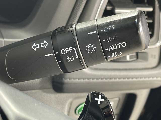 ホンダ ヴェゼル ハイブリッド Z ホンダセンシング 神奈川県 2017(平29)年 5.5万km クリスタルブラックパール 社外メモリナビ【NX617】/バックカメラ/Honda SENSING/レーダークルーズコントロール/シートヒーター/パワーシート/シートメモリー/ビルトインETC/純正フロアマット/ステアリングスイッチ/スマートキー/LDEヘッドライト/オートライト/ルーフレール/純正17インチアルミホイル/車線維持支援システム/衝突軽減ブレーキ/誤発進抑制機能/先行車発進お知らせ機能