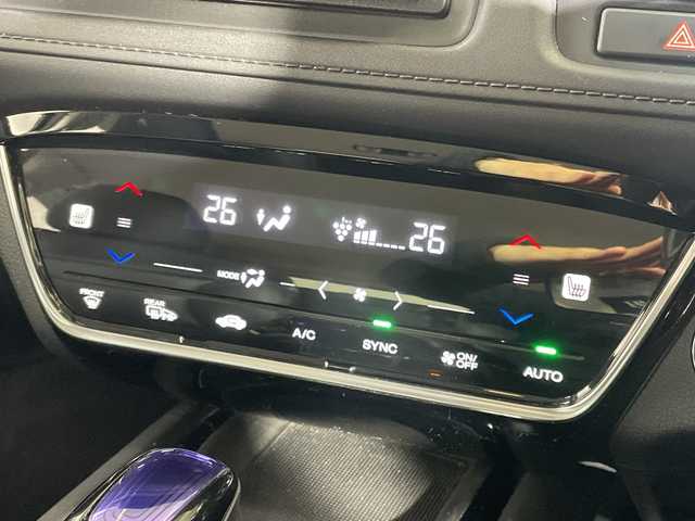 ホンダ ヴェゼル ハイブリッド Z ホンダセンシング 神奈川県 2017(平29)年 5.5万km クリスタルブラックパール 社外メモリナビ【NX617】/バックカメラ/Honda SENSING/レーダークルーズコントロール/シートヒーター/パワーシート/シートメモリー/ビルトインETC/純正フロアマット/ステアリングスイッチ/スマートキー/LDEヘッドライト/オートライト/ルーフレール/純正17インチアルミホイル/車線維持支援システム/衝突軽減ブレーキ/誤発進抑制機能/先行車発進お知らせ機能